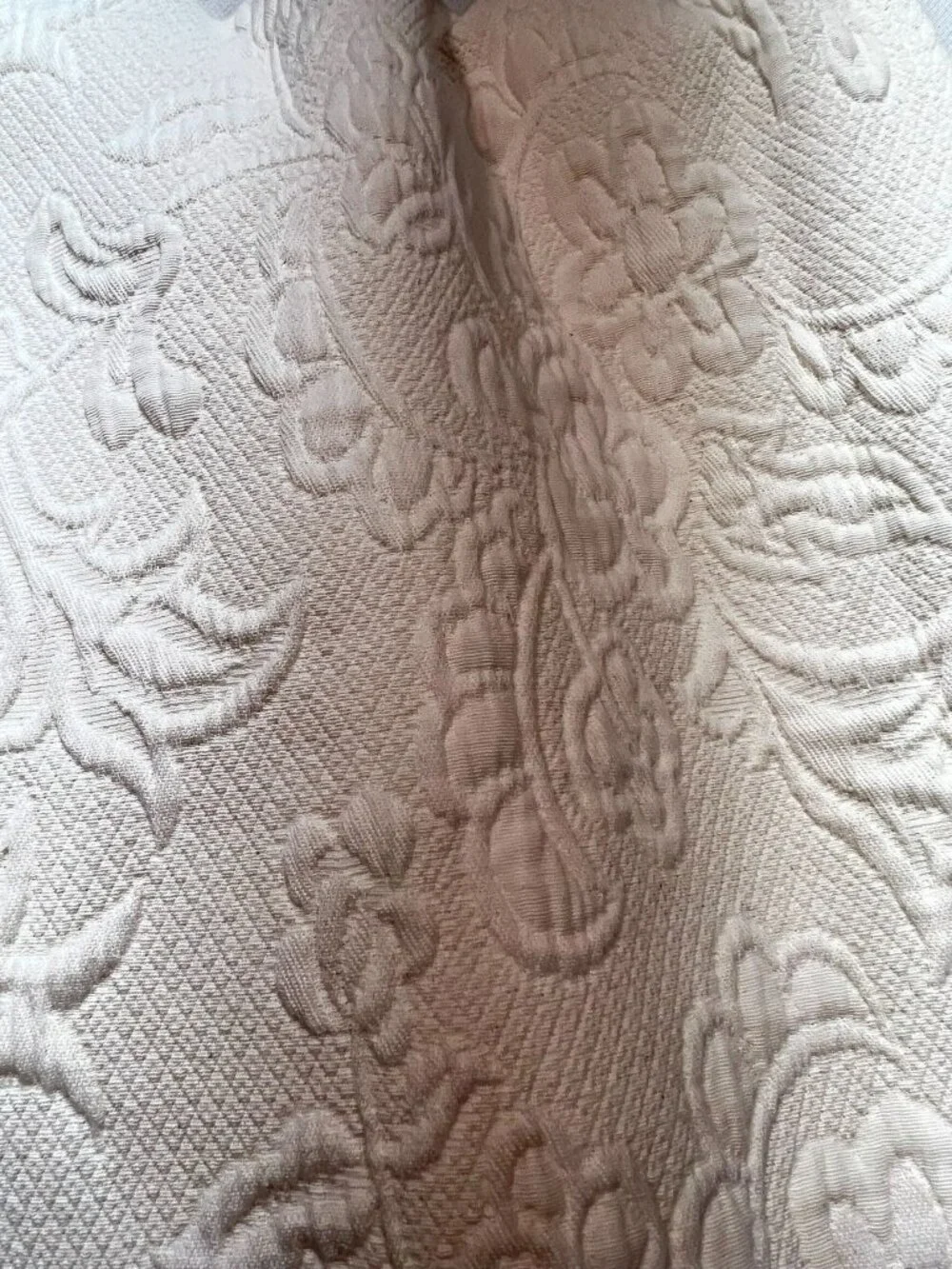 CGG Home Embossed Floral Full Size Coverlet Bedspread Cream Scalloped Trim